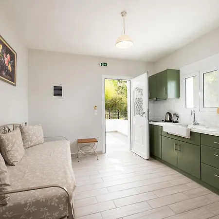 Barefoot Contessa Apartman Lurdáta
