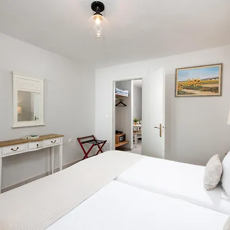 Barefoot Contessa * لورداهاتا