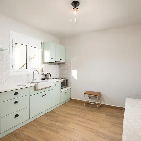 Barefoot Contessa Lourdata (Kefalonia)